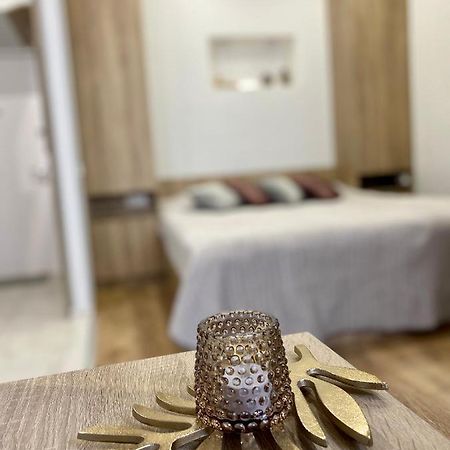 Homelike Apartment Lviv Buitenkant foto
